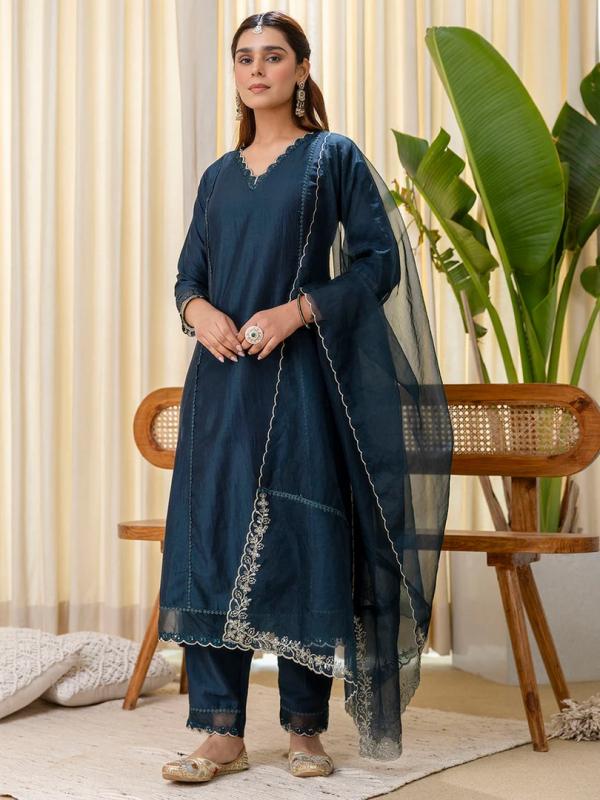 VP 9805 T Women's Teal Blue Silk Blend Kurta Set with Scalloped Organza Dupatta